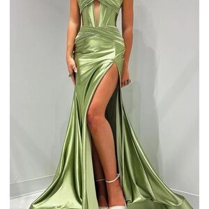 #56161 Sherri Hill
Strapless corset fitted gown with keyhole, ruched skirt, slit